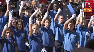 Il "Coro delle Mani bianche" accompagna inno di Mameli per la visita di Mattarella a Castelporziano