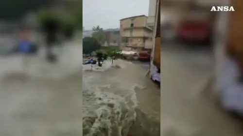 Scende dall'auto e viene travolta dall'acqua: dispersa donna ad Agrigento