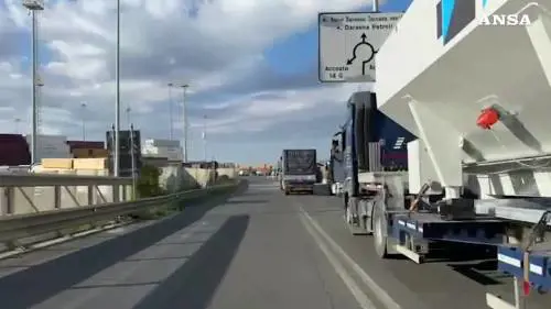 Sciopero pro Pal a Livorno, bloccato l'accesso al porto e stop a traffico commerciale