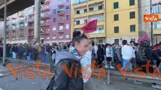 Corteo pro Gaza sulla Prenestina a Roma, i manifestanti cantano "Bella ciao"