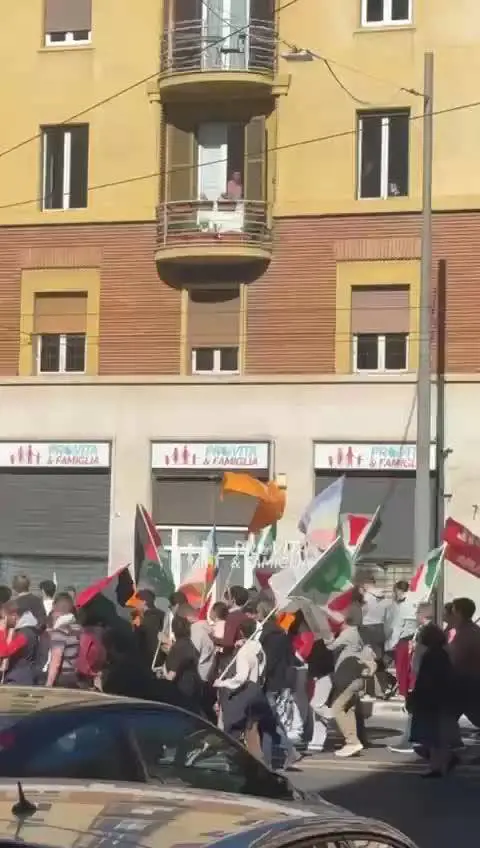 Proteste davanti alla sede di Pro Vita