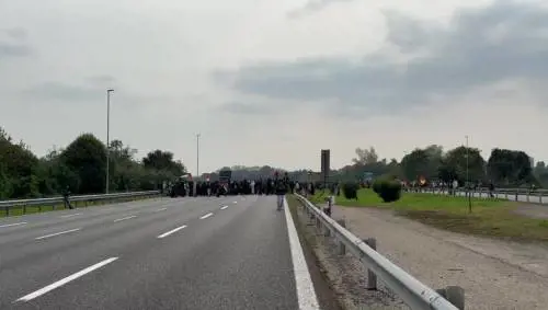 Milano: i pro-Pal occupano la tangenziale est