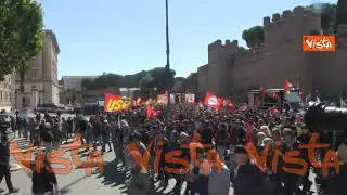 Manifestazione pro Gaza a Roma, la Polizia schierata davanti al Ministero delle Infrastrutture