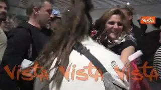 Flotilla, abbracci per gli attivisti con amici e familiari al rientro a Fiumicino