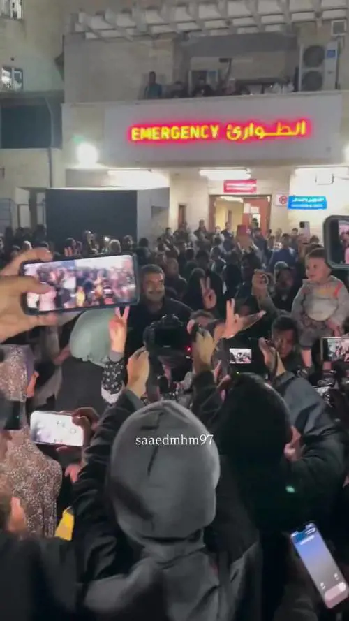 I palestinesi festeggiano all'annuncio del cessate il fuoco