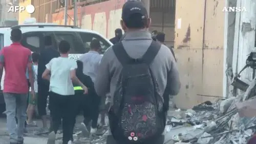 Gli ostaggi liberati tornano a casa