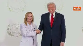 Meloni in Egitto per firma accordi pace Gaza, la stretta di mano con Trump
