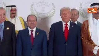 Meloni in Egitto per firma accordi pace Gaza. La foto con i leader, tra i quali Trump ed Erdogan