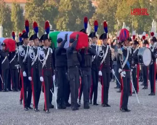 Strage casolare, i feretri dei carabinieri accolti dagli applausi a Padova