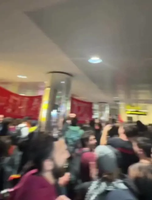 Manifestanti occupano l'aeroporto di Firenze