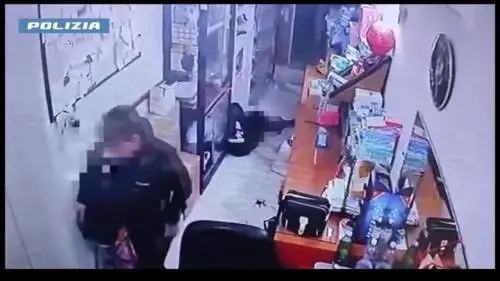 Aggressione a Catania: le botte riprese dalle telecamere