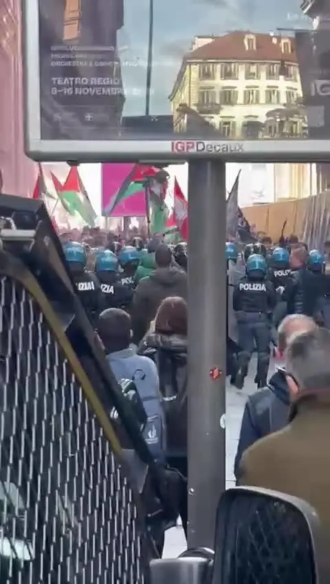 Scontri tra polizia e pro Pal a Torino