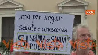 "Presidente, il popolo ha fame. Mangino pastarelle", i cartelli al corteo della Cgil a Roma