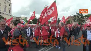 "Democrazia al lavoro", la manifestazione della Cgil a Roma, la partenza del corteo