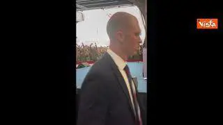 Trump balla tra i militari Usa in Giappone alla base navale "George Washington" di Yokosuka