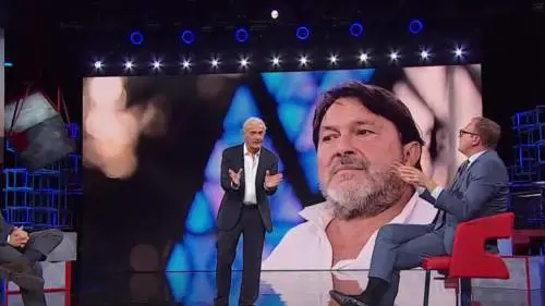 "Quando lo fanno gli altri è fascismo...". Così Cerno smaschera Ranucci