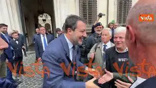 Salvini scherza con un sostenitore palermitano a Palazzi Chigi: Lo vuoi sto Ponte, sì?