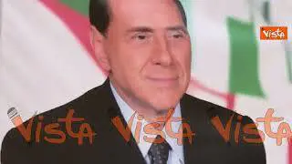 Sì a Riforma giustizia, flashmob Forza Italia con gigantografia Silvio Berlusconi a Piazza Navona