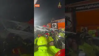 Crollo Torre dei Conti, estratto vivo l’operaio dopo 11 ore sotto le macerie in gravi condizioni