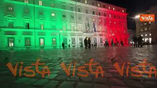 4 Novembre, Palazzo Chigi illuminato con il tricolore per la Festa delle Forze Armate