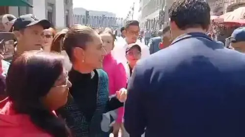 Choc in Messico, la presidente Claudia Sheinbaum molestata per strada: il video