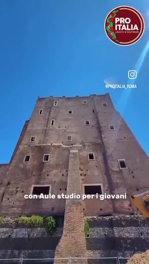 Gualtieri presenta il restauro della Torre dei Conti - Il video è virale