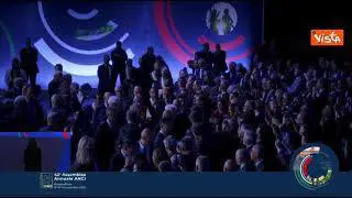 Applausi per Mattarella al suo arrivo 42esima assemblea annuale dell'Anci a Bologna