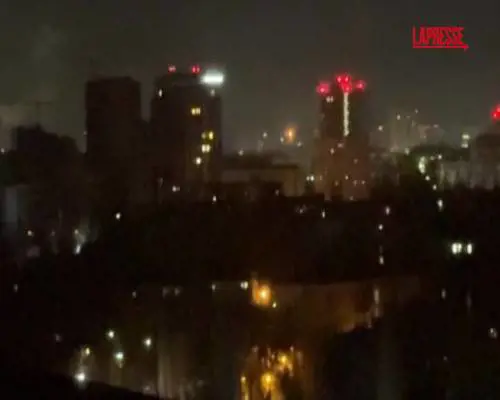 Droni e missili russi su Kiev