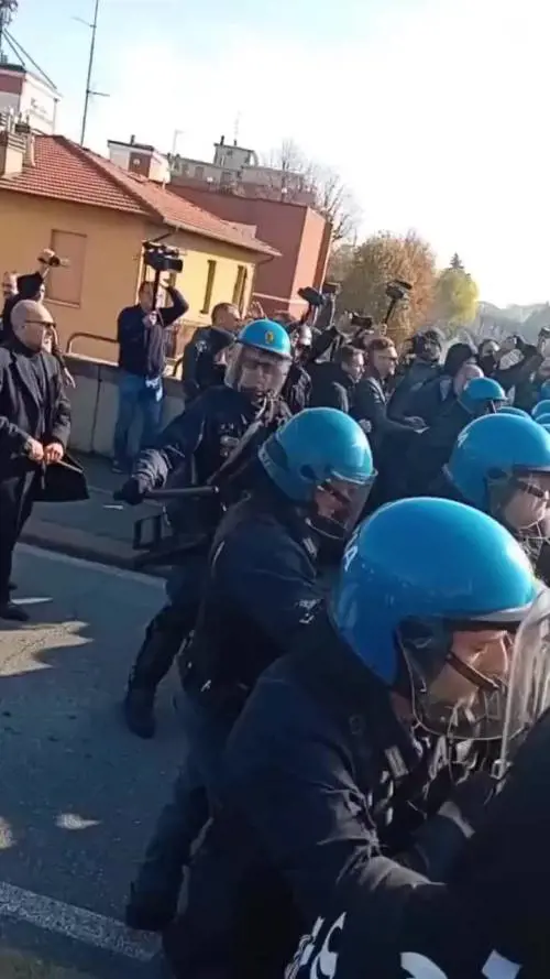 No Meloni Day, cariche e scontri a Bologna