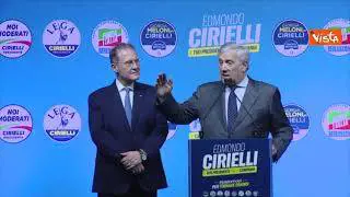 Tajani ricorda Berlusconi a comizio Napoli, la platea grida: "Silvio, Silvio"