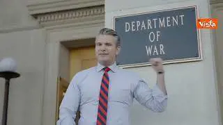 Il Segretario Usa Pete Hegseth installa targa del Dipartimento della Guerra