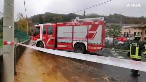 Frana travolge casa, persona estratta viva, due dispersi 