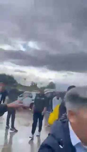 Prato, così sono stati feriti gli agenti della Digos