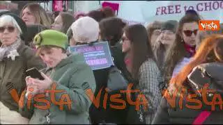 No compassione, sì rivoluzione, i cartelli al corteo transfemminista a Roma