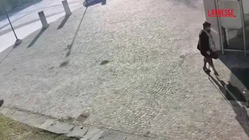 Travestito da donna va all'anagrafe al posto della madre morta