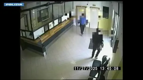 La tanica e l'innesco: l'inizio dell'incendio appiccato nel Comune di Gioia Tauro