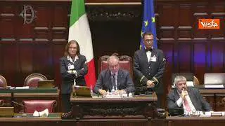 Boschi in completo "verde Lega", Salvini in Aula: Le faccio i complimenti per la scelta cromatica
