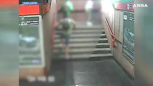 Milano, passeggeri scippati in metro in due minuti