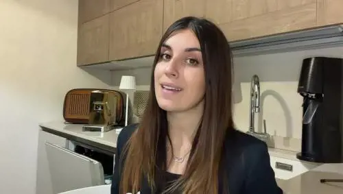 Raccolta differenziata, l’Italia continua a sbagliare: anche i piccoli RAEE finiscono nel sacco nero