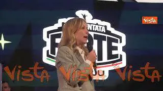 Meloni accoglie Abu Mazen sul palco di Atreju: "Sua presenza fa giustizia di tante bugie su di noi"