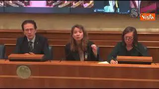 Il racconto in Senato di una donna ucraina violentata da russi, traduttrice non trattiene le lacrime