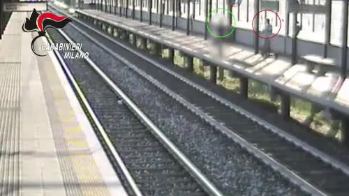 Ecco come lo straniero sceglieva le sue vittime: pedinamenti in monopattino e aggressioni sotto casa