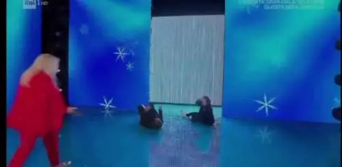 Domenica In, il video della caduta dei Ricchi e Poveri