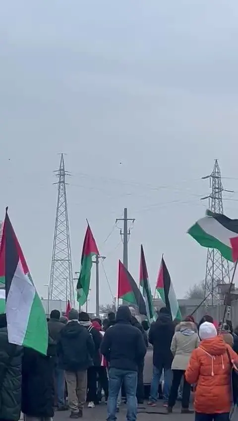 Il presidio dei pro-Pal a Monza per Hannoun