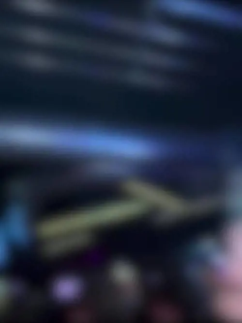 Il nuovo video delle fiamme mentre i ragazzi ballano e filmano tutto