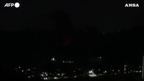 Forti esplosioni a Caracas: fumo nero e rumore assordante