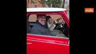 Meloni ospite di Abascal in spagna guida la Mini. Il leader di Vox: "Giorgia chica valiente"