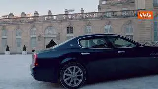 La premier Giorgia Meloni arriva all'incontro dei volenterosi a Parigi