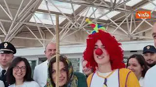 La Befana della Polizia di Stato arriva in Lamborghini all'ospedale Gemelli a Roma