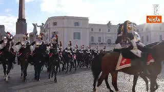 Festa del Tricolore, cambio della Guardia solenne del Reggimento Corazzieri in Piazza del Quirinale